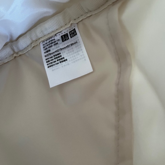 NWOT/ UNIQLO Off White Quilted Shoulder Bag - Picture 6 of 10